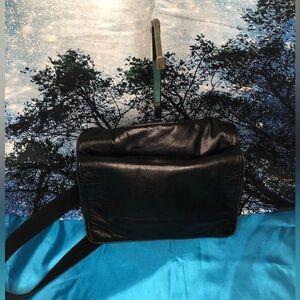 FRYE LEATHER CROSSBODY BEAUTIFUL SOFT BLACK LEATHER IN PRISTINE CONDITION